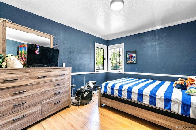3253 S King Way, Denver, CO 80236 - bedroom featuring wood finished floors, ornamental molding, a textured ceiling, a textured wall, and baseboards