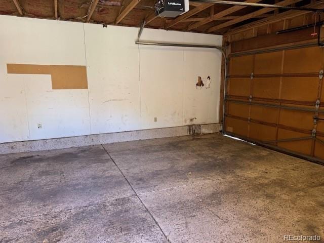 16753 E Ithaca Pl, Aurora, CO 80013 - garage with a garage door opener