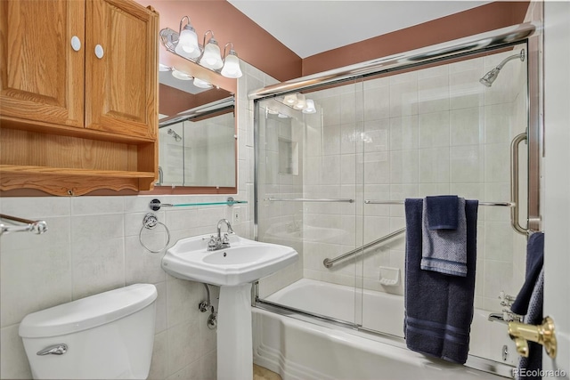 2920 S York St, Denver, CO 80210 - bathroom with bath / shower combo with glass door and backsplash