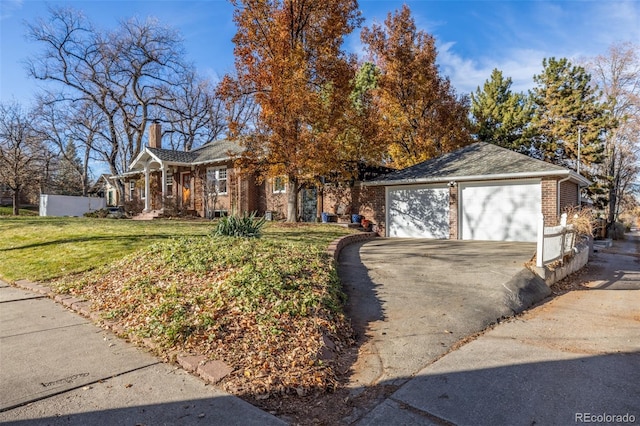 view of front of house with a front lawn