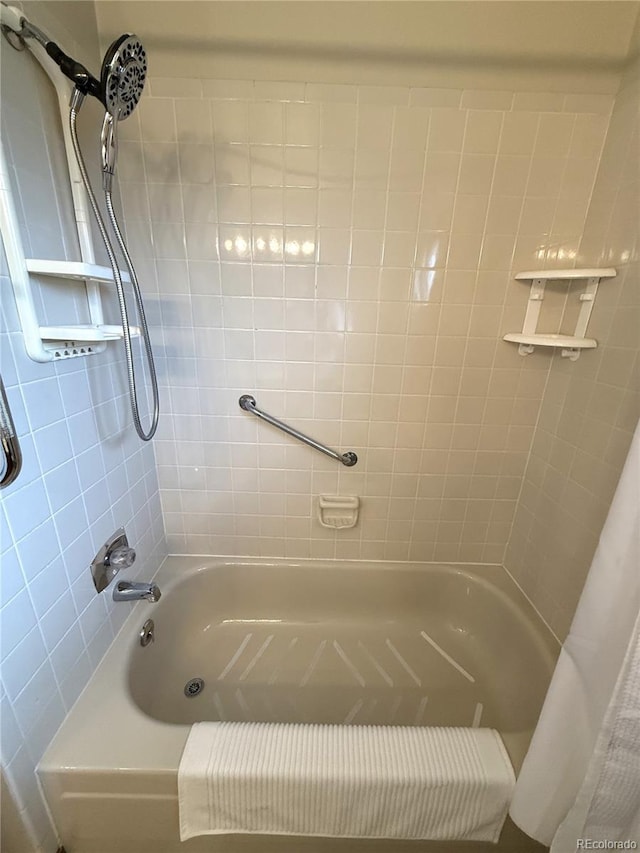 3262 S Salida Way, Aurora, CO 80013 - full bath with shower / bath combo