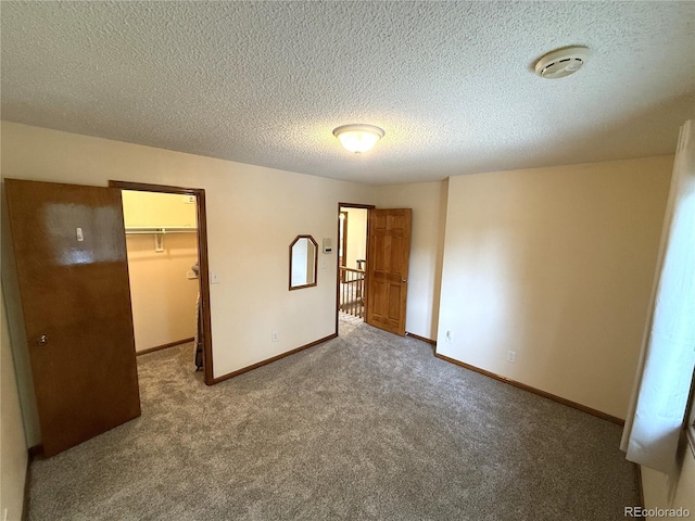 3262 S Salida Way, Aurora, CO 80013 - unfurnished bedroom featuring carpet floors, a spacious closet, a textured ceiling, and a closet