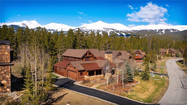 bird's eye view with a mountain view