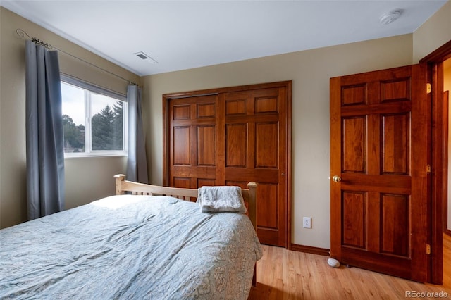 6535 Arequa Ridge Ln, Colorado Springs, CO 80919 - bedroom with baseboards, light wood-style flooring, and visible vents
