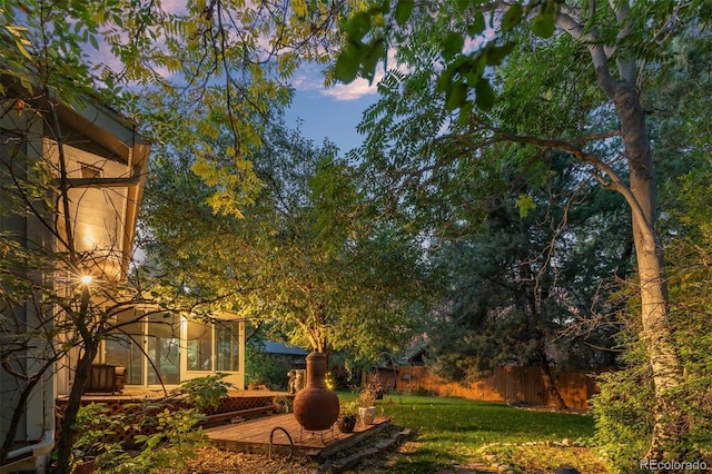 view of yard at dusk