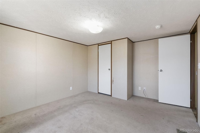 unfurnished bedroom featuring a textured ceiling