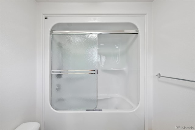 857 Pawnee Trl, Castle Rock, CO 80108 - bathroom with enclosed tub / shower combo and toilet