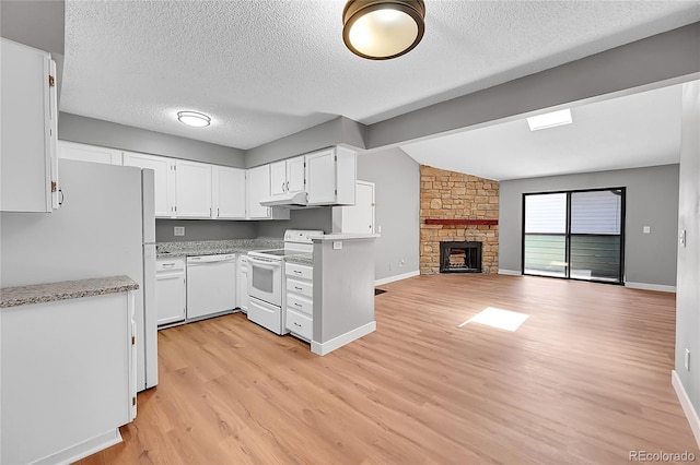 kitchen with white appliances, under cabinet range hood, light wood-type flooring, vaulted ceiling, and white cabinetry