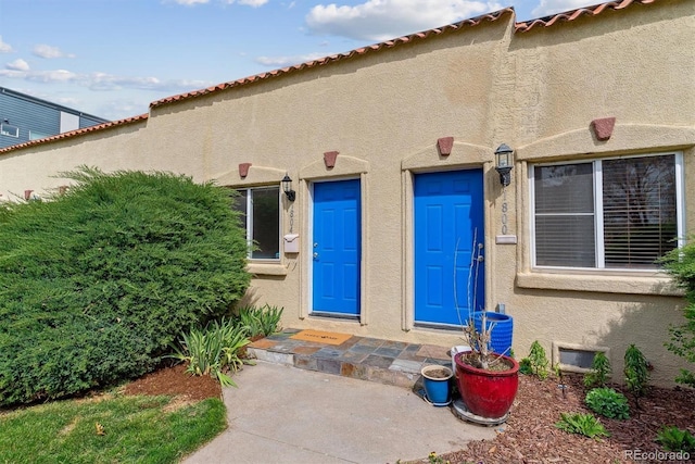 1804 Grove St, Denver, CO 80204 - doorway to property featuring stucco siding
