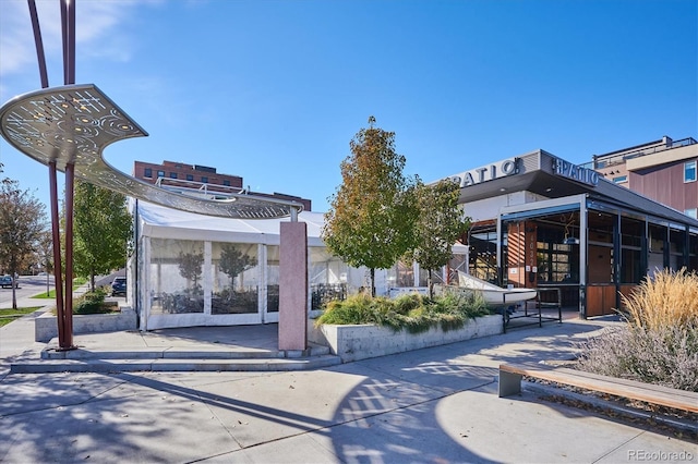 1804 Grove St, Denver, CO 80204 - view of home's community