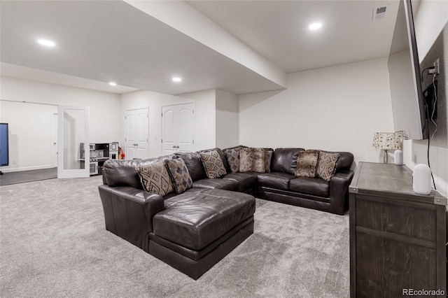 living room with visible vents, recessed lighting, and carpet