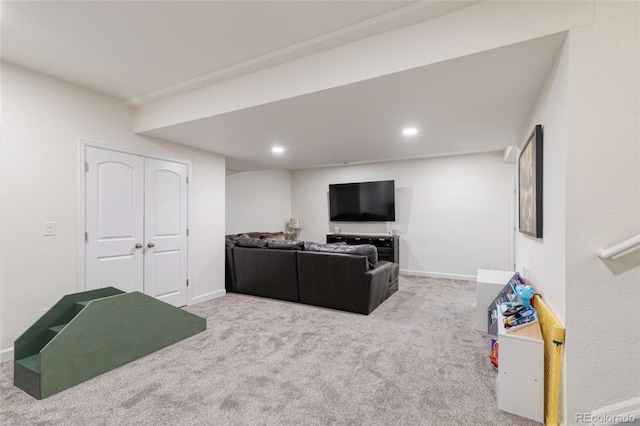 living area featuring recessed lighting, baseboards, and carpet