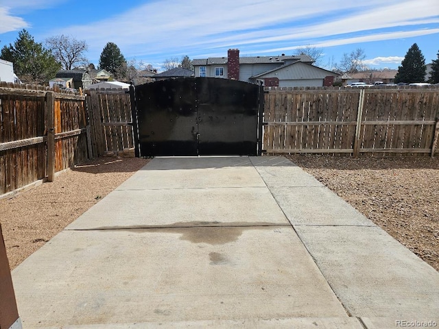 808 Idalia St, Aurora, CO 80011 - gate with a residential view