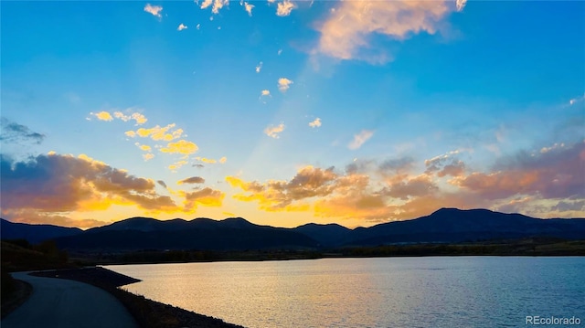 water view with a mountain view