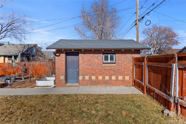 view of outbuilding with a yard