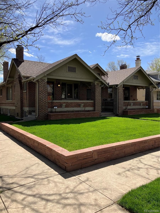 view of front of property with a front lawn