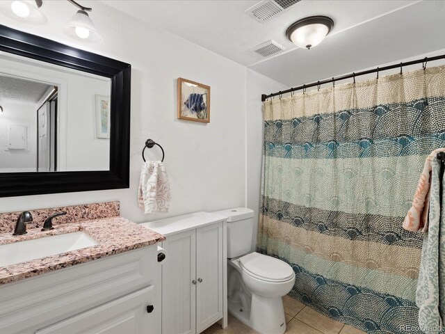 full bath featuring tile patterned floors, vanity, toilet, and a shower with curtain