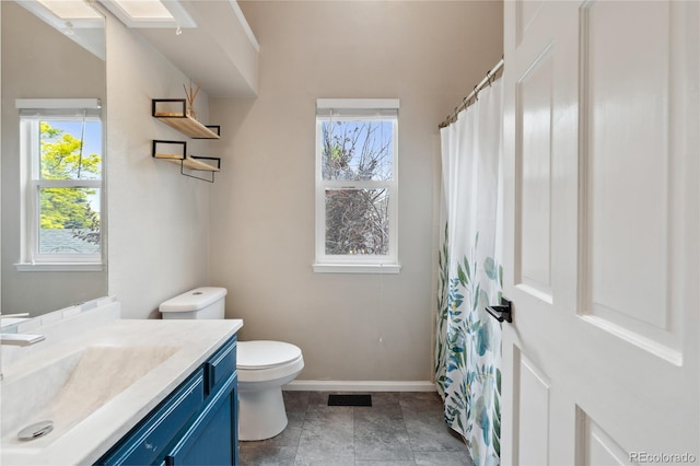 7035 S Flower Ct, Littleton, CO 80128 - bathroom with vanity, toilet, baseboards, and curtained shower