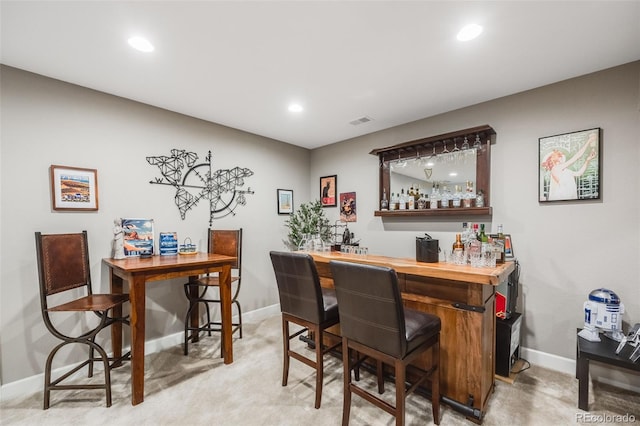 bar featuring light carpet, baseboards, visible vents, a bar, and recessed lighting