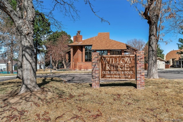 view of community / neighborhood sign