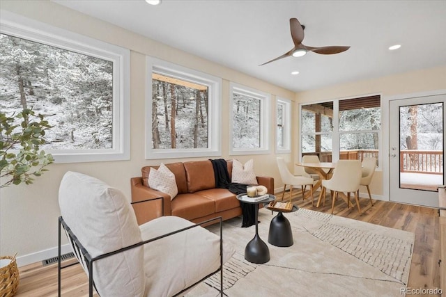 sunroom with ceiling fan