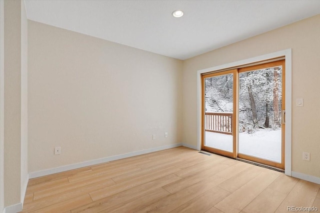 unfurnished room featuring light wood-type flooring, baseboards, visible vents, and recessed lighting