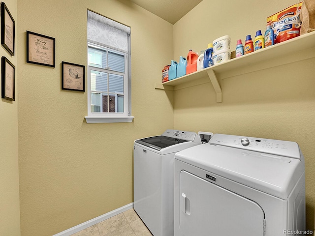 washroom featuring laundry area, light tile patterned floors, baseboards, and independent washer and dryer