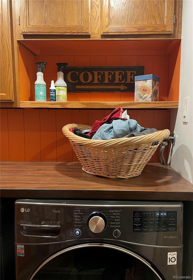 interior details with washer / clothes dryer