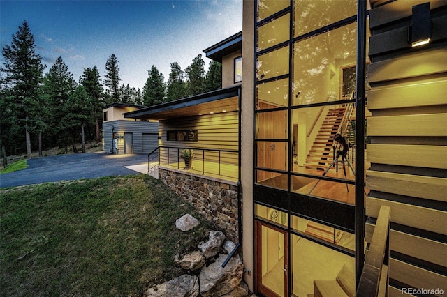32651 Buffalo Creek Rd, Evergreen, CO 80439 - view of side of home