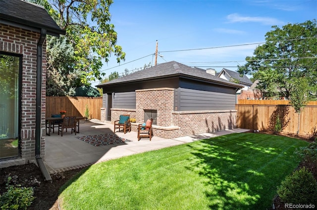 view of yard featuring a patio