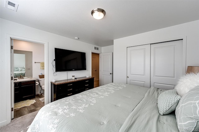 960 S De Gaulle Ct, Aurora, CO 80018 - bedroom featuring a closet, a sink, ensuite bathroom, and carpet floors