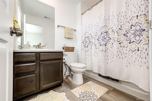 960 S De Gaulle Ct, Aurora, CO 80018 - full bath with toilet, wood tiled floors, vanity, and curtained shower