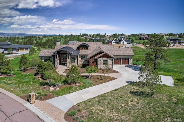 view of front of property featuring a front yard