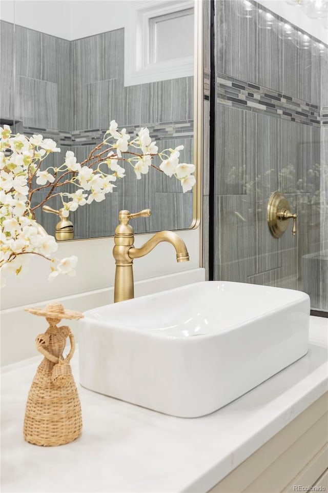 bathroom featuring a sink