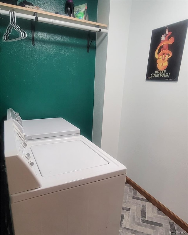 10806 W Evans Ave Unit 5, Lakewood, CO 80227 - laundry room featuring washing machine and clothes dryer and baseboards