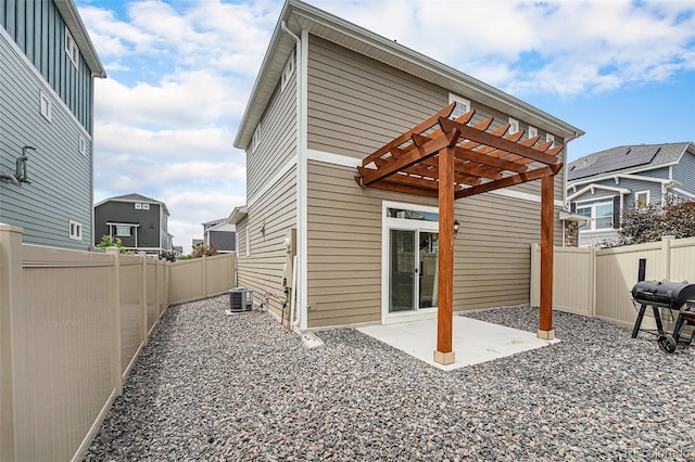 3934 N Quatar Ct, Aurora, CO 80019 - rear view of property featuring a pergola, a patio area, and a fenced backyard