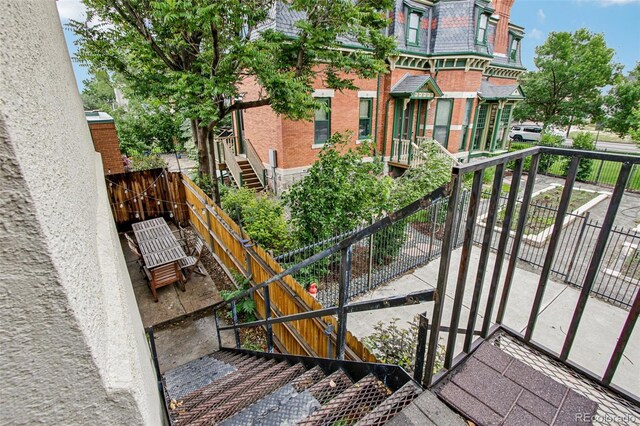 915 26th St, Denver, CO 80205 - gate with stairs