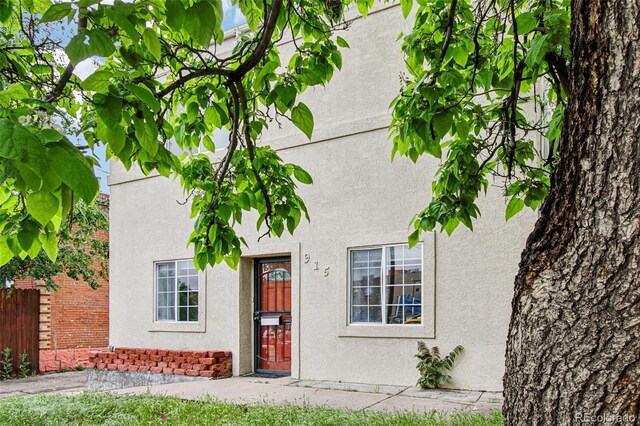 915 26th St, Denver, CO 80205 - view of exterior entry with stucco siding
