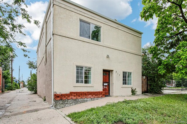 915 26th St, Denver, CO 80205 - view of front of house featuring stucco siding