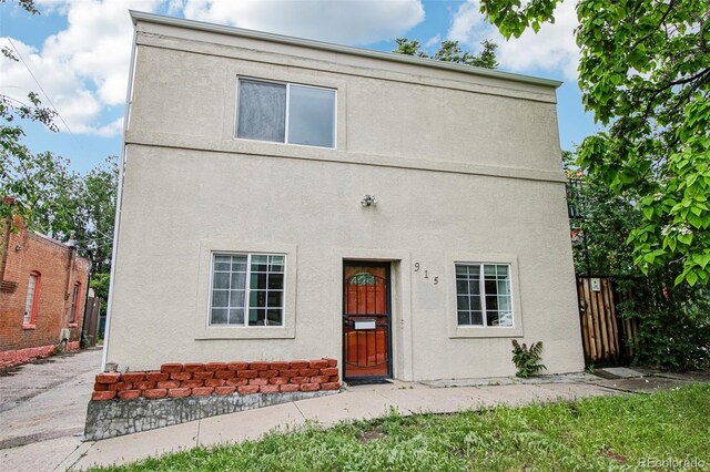 915 26th St, Denver, CO 80205 - view of front of property featuring stucco siding