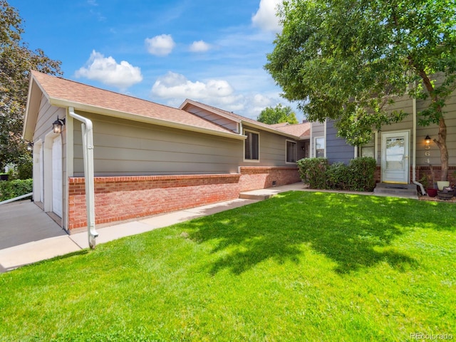 ranch-style home with a front lawn and a garage