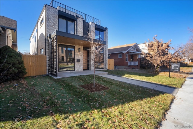 modern home featuring a front lawn