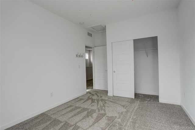 unfurnished bedroom featuring carpet flooring and a closet