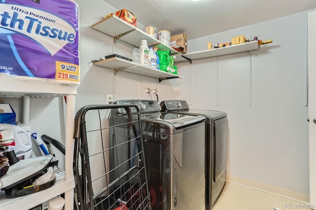 washroom featuring light tile patterned floors and washing machine and dryer