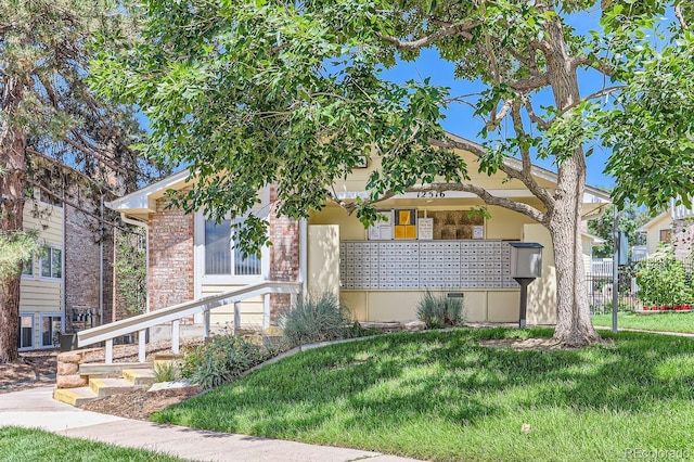 view of front of home featuring a front lawn