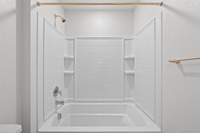 437 Thrush Pl, Johnstown, CO 80534 - full bath featuring washtub / shower combination and a textured wall