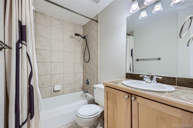 6727 S Race St, Centennial, CO 80122 - full bath featuring shower / tub combo with curtain and vanity
