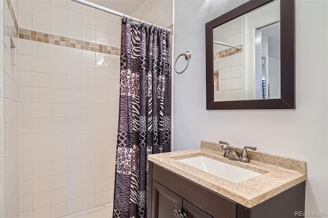 bathroom featuring a shower with curtain and vanity