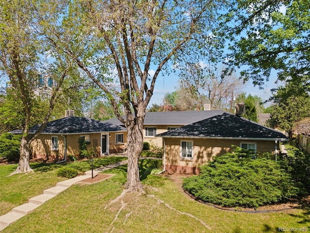236 S Clarkson St, Denver, CO 80209 - ranch-style house featuring a front lawn and brick siding
