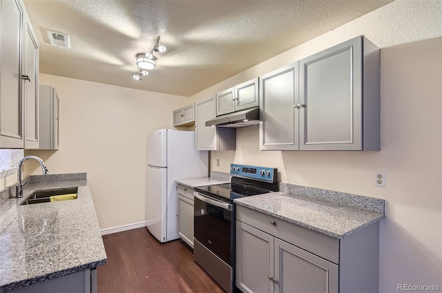 2223 S Buckley Rd Unit 102, Aurora, CO 80013 - kitchen featuring stainless steel electric range, under cabinet range hood, gray cabinetry, dark wood finished floors, and freestanding refrigerator